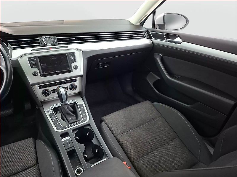 Volkswagen Passat (2015) 2.0 TDI, Automat, Navi - fotka 8 z 19