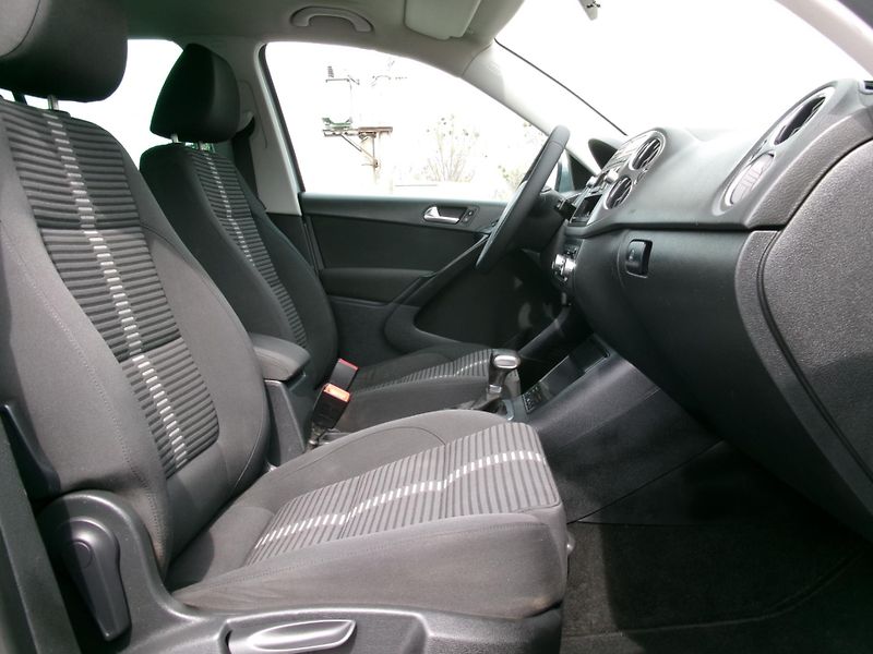 Volkswagen Tiguan (2010) 2,0TDI DSG AC 4x4 TEMP TAŽNÉ - fotka 29 z 31