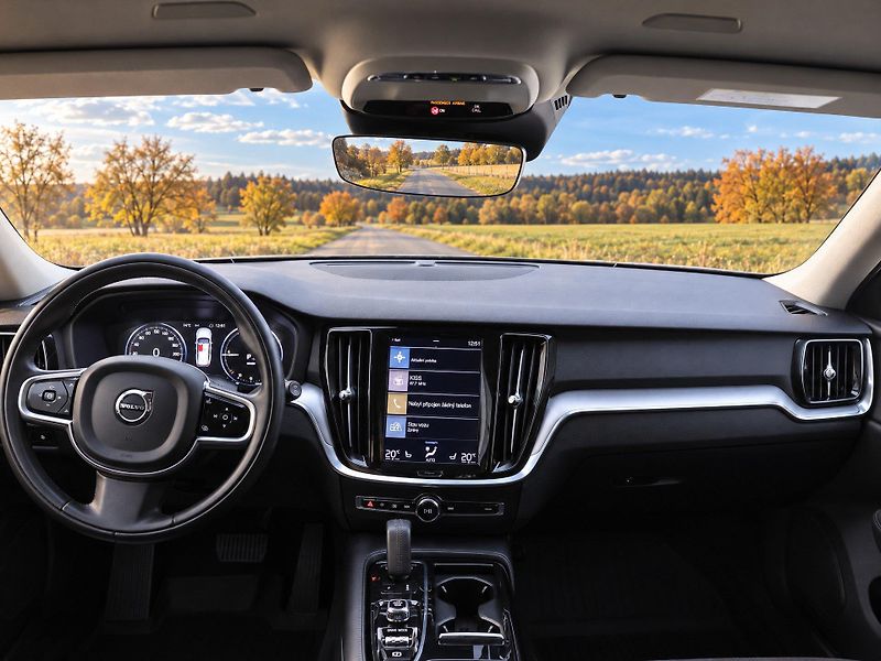 Volvo V60 2,0 B5 AWD Momentum Pro AT DPH - fotka 22 z 22