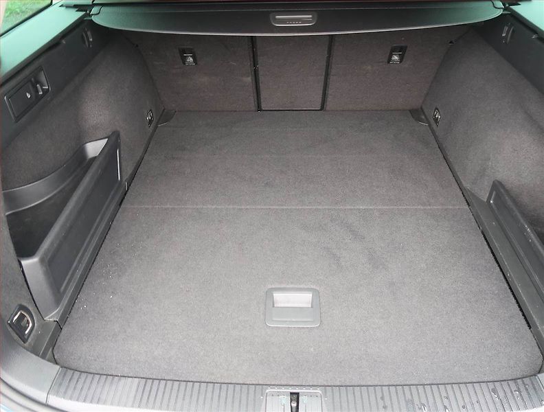 Volkswagen Passat (2018) 2.0 TDI, Automat, Serv.kniha - fotka 14 z 20
