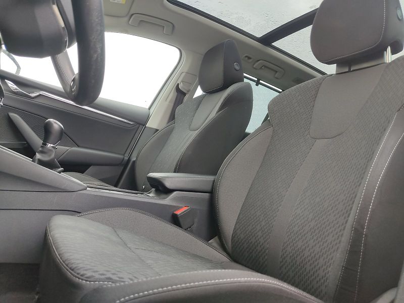 Škoda Octavia (2023) Combi Style Comfort 2,0 Tdi 11 - fotka 25 z 42