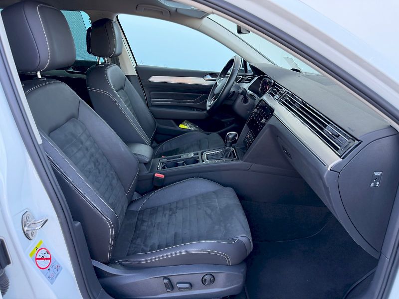 Volkswagen Passat (2021) 2.0 TDI 110kW R-LINE - fotka 29 z 35