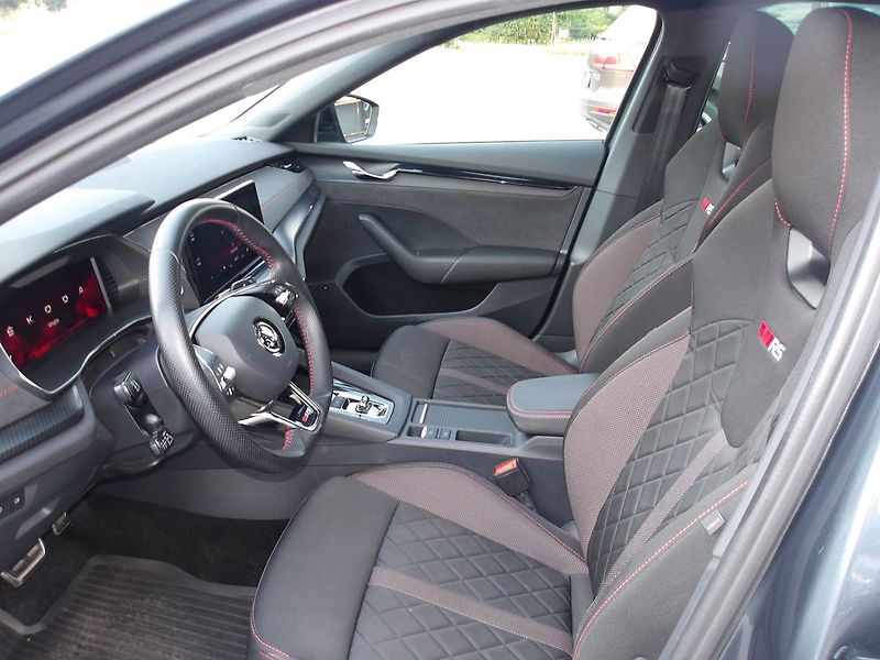 Škoda Octavia 1,4TSi PLUGINHYBRID 1.MAJ. - fotka 20 z 34