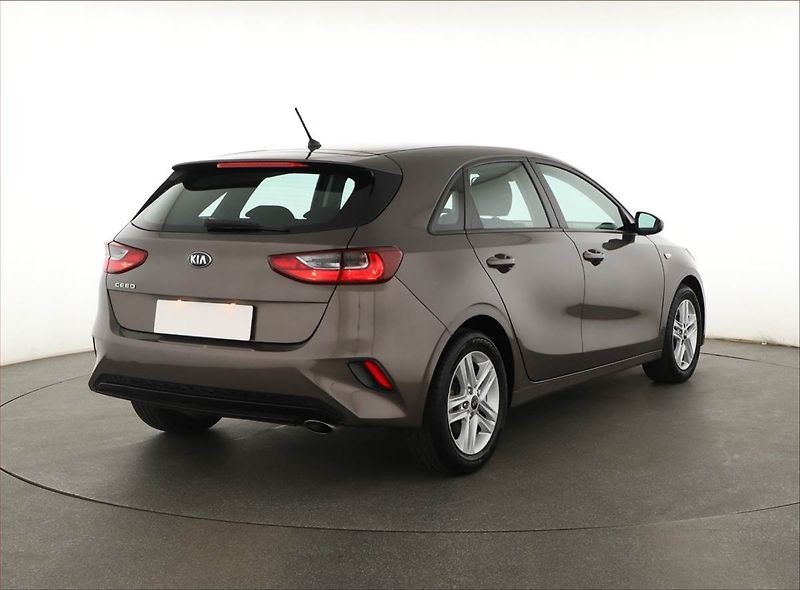Kia Ceed (2020) 1.4 CVVT, Tempomat - fotka 5 z 16