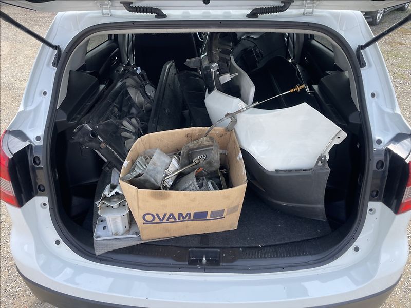 Suzuki SX4 S-Cross 1,6 DDiS 88kw 4x4 havarované, - fotka 9 z 31