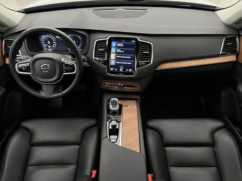 Volvo XC90 T8 AWD INSCRIPTION 7 MÍST AUT - fotka 2 z 49