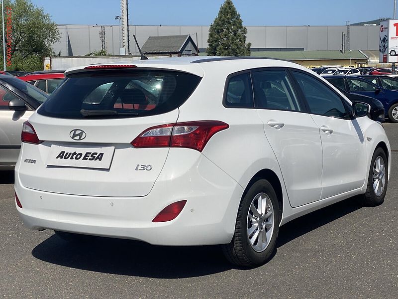 Hyundai i30 (2016) 1.6GDi, ČR, AC, tempo - fotka 3 z 13