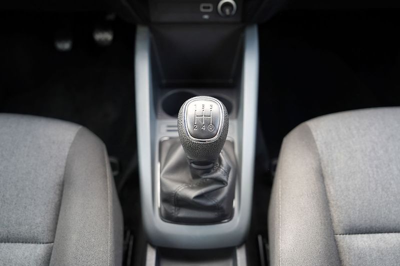 Škoda Fabia 1.0 MPI  75 PS/10.400 km !!!! - fotka 31 z 33