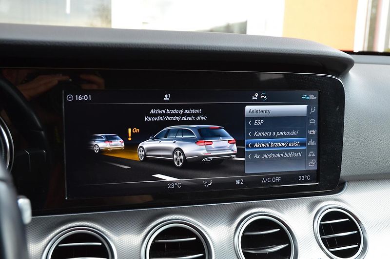 Mercedes-Benz Třídy E (2019) E 220d // REZERVOVÁNO // - fotka 37 z 46
