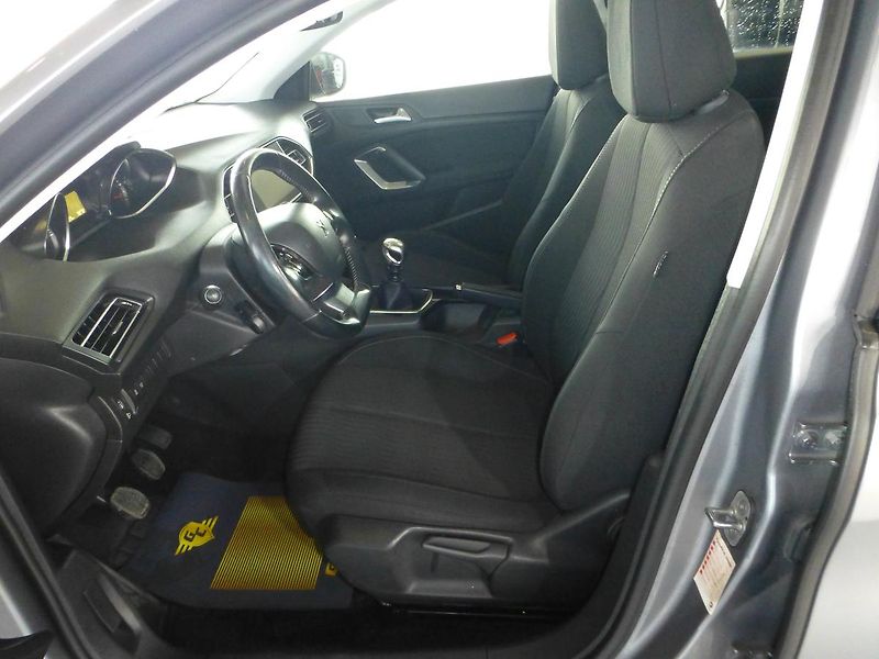 Peugeot 308 (2016) 1,6HDI*NAVIGACE**PARKS**TAŽNÉ - fotka 10 z 26
