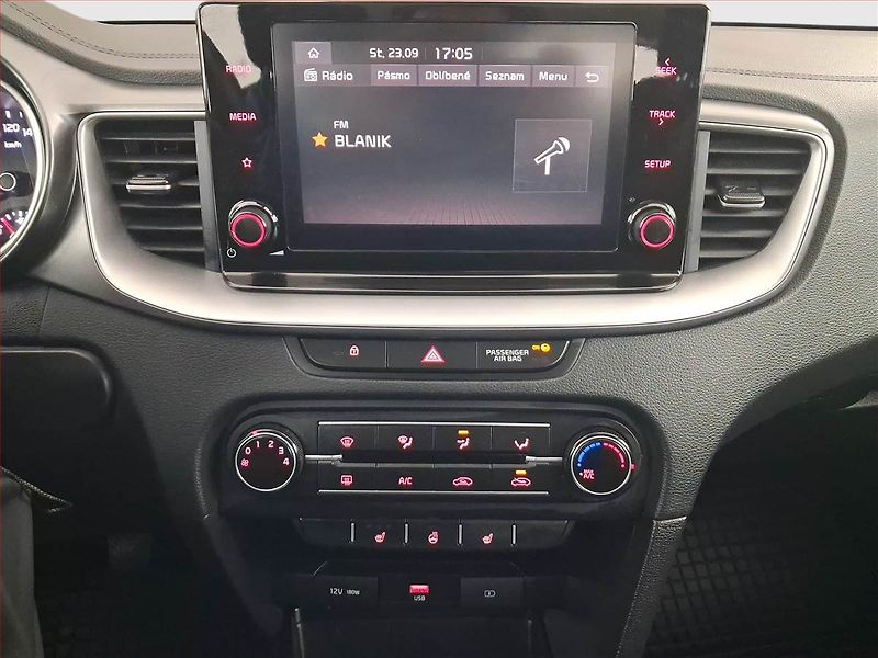 Kia Ceed (2022) 1.5 T-GDI, ČR,1.maj - fotka 12 z 20