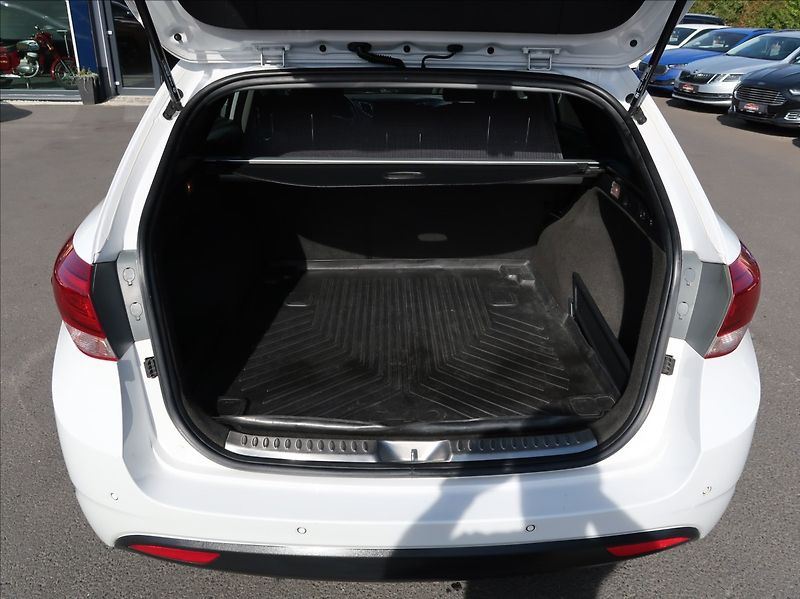 Hyundai i40 1,7 CRDi,104kW,1majČR,automat - fotka 23 z 25