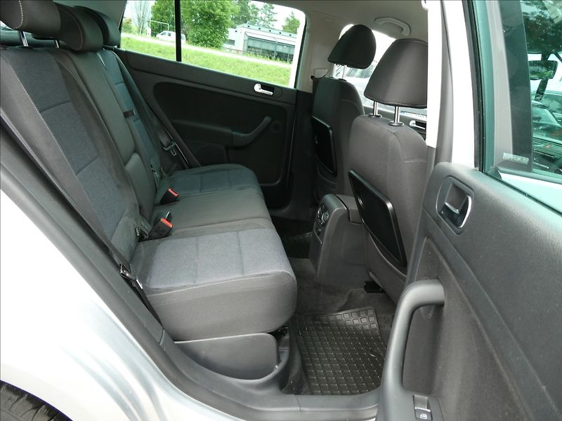 Volkswagen Golf Plus 1,2 TSi 77kW,STYLE,po servise - fotka 25 z 39