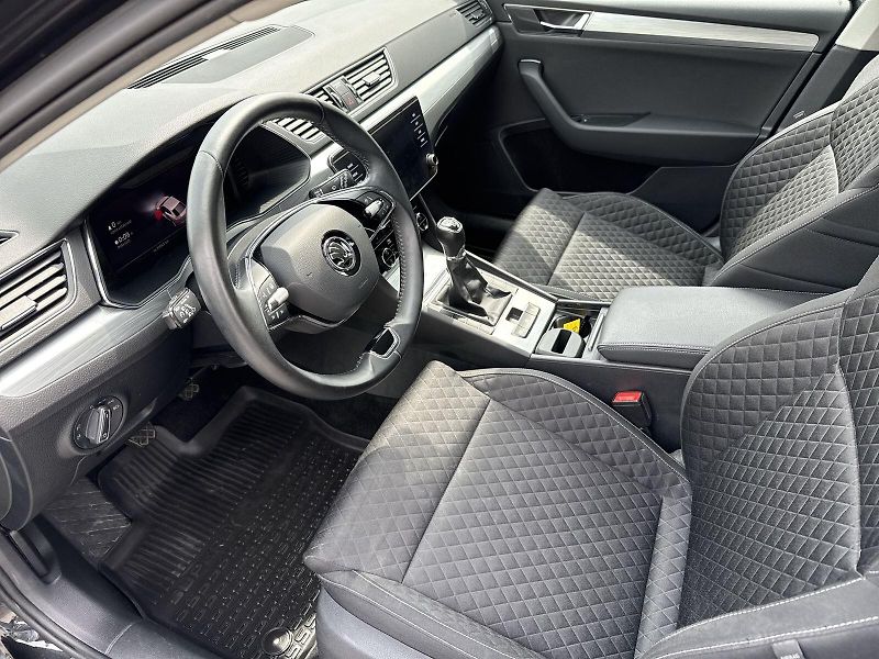 Škoda Superb (2022) 2.0 TDI Ambition - fotka 6 z 32