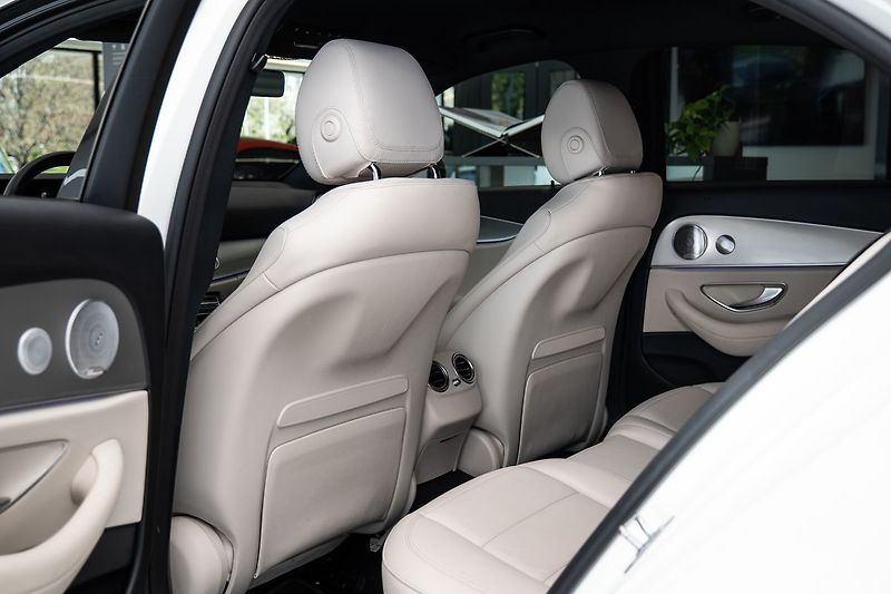 Mercedes-Benz Třídy E 4MATIC Burmester/ventilace - fotka 10 z 21