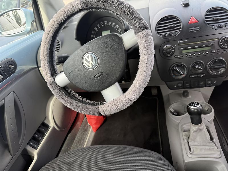 Volkswagen New Beetle (2003) Kabroušek 1.6 75kw - fotka 13 z 15