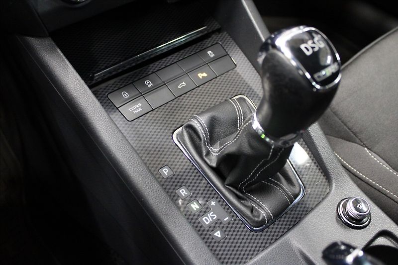 Škoda Octavia 2,0 TDI RS 4x4 DSG TOP VIRTUAL - fotka 28 z 38