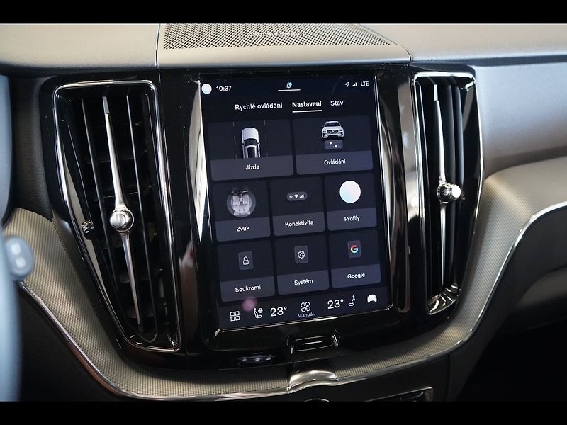 Volvo XC60 T8 PLUS Black Edition, 360°,HK - fotka 32 z 47