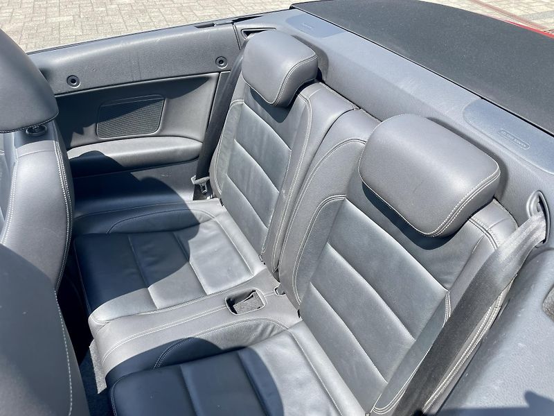 Volkswagen Golf (2012) VI 2,0TDI DSG KABRIO R-Line - fotka 18 z 19