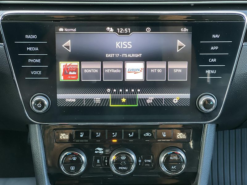Škoda Superb L&K 2.0TDi 110kw ČR 1.MAJ. DPH - fotka 22 z 55