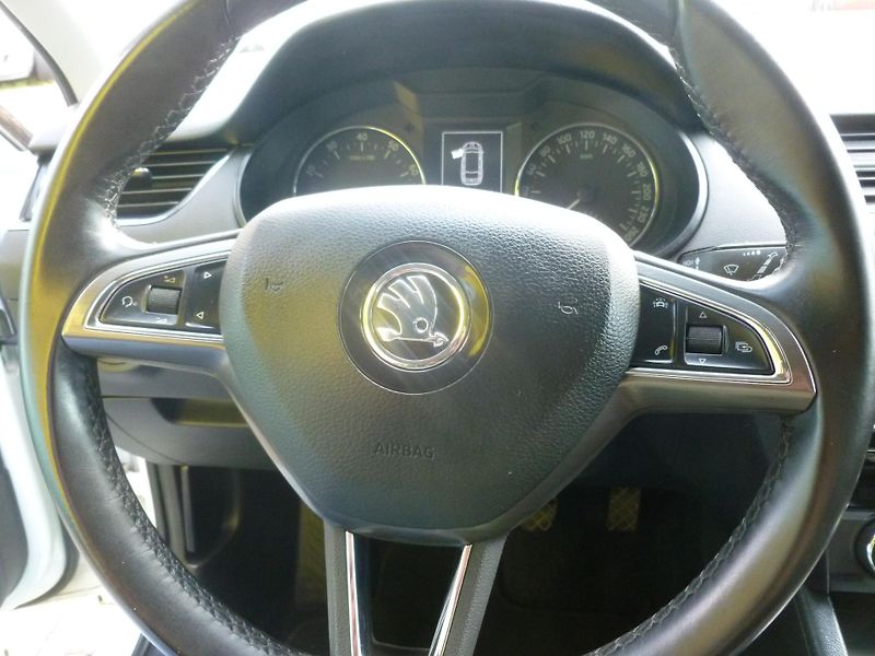 Škoda Octavia KOMBI III  TSI 85 KW NAVIGACE - fotka 9 z 20