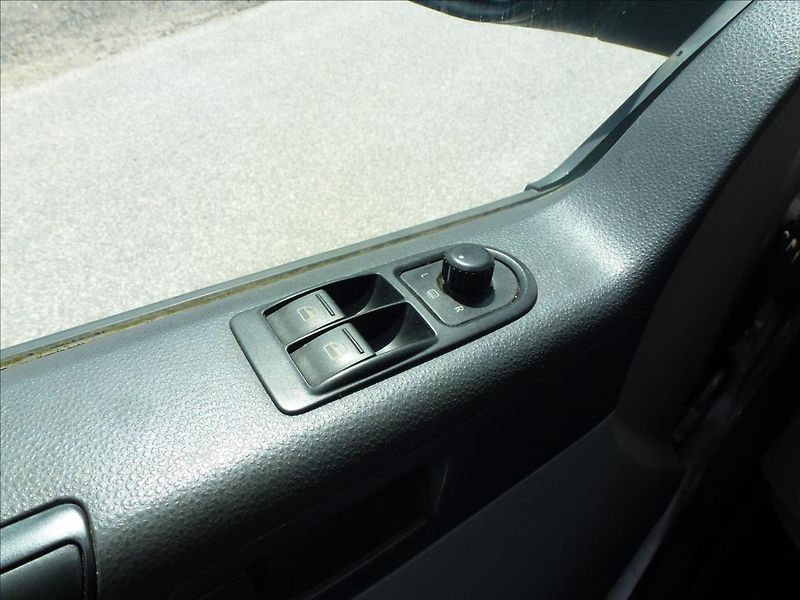 Volkswagen Transporter 2,0 TDI - fotka 27 z 31