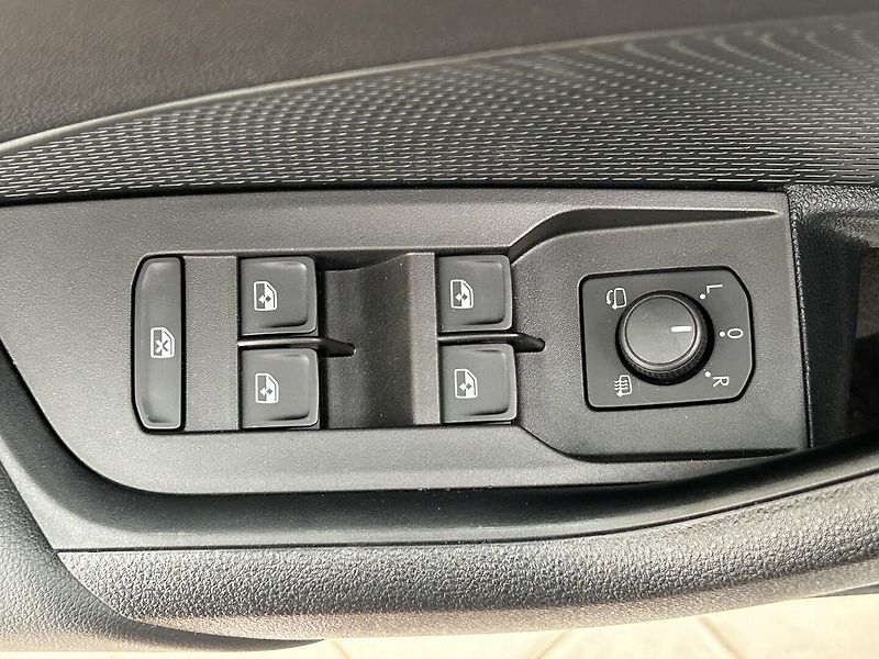 Škoda Octavia 1.5 TSI Ambition - fotka 16 z 25