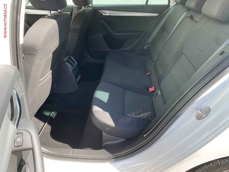 Škoda Octavia (2015) 1.4 TSi, Elegance, bixen - fotka 10 z 17