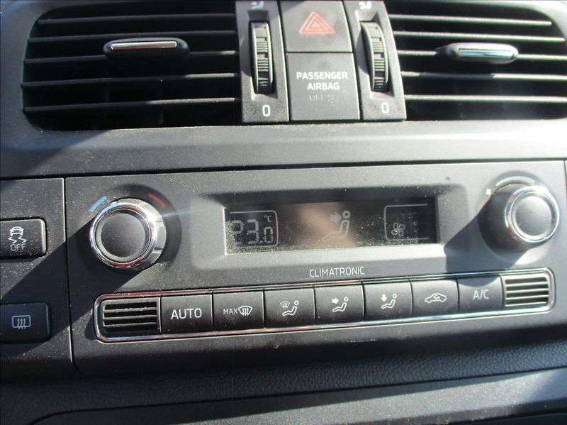 Škoda Fabia 1,2 TSi, digiklima, serviska, - fotka 10 z 29