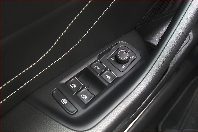 Volkswagen Arteon (2022) R-line 2.0 TDI, R-LINE, ČR,DPH - fotka 17 z 17