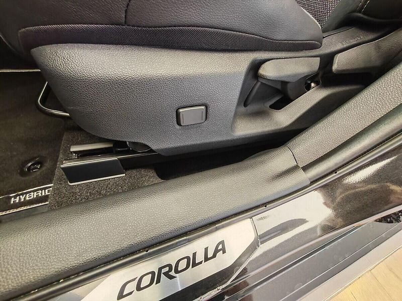 Toyota Corolla Touring Sports 2.0 Hybrid Styl - fotka 16 z 38