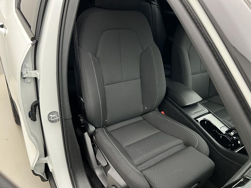 Volvo XC40 RECHARGE PLUS TWIN ENGINE AUT - fotka 19 z 43