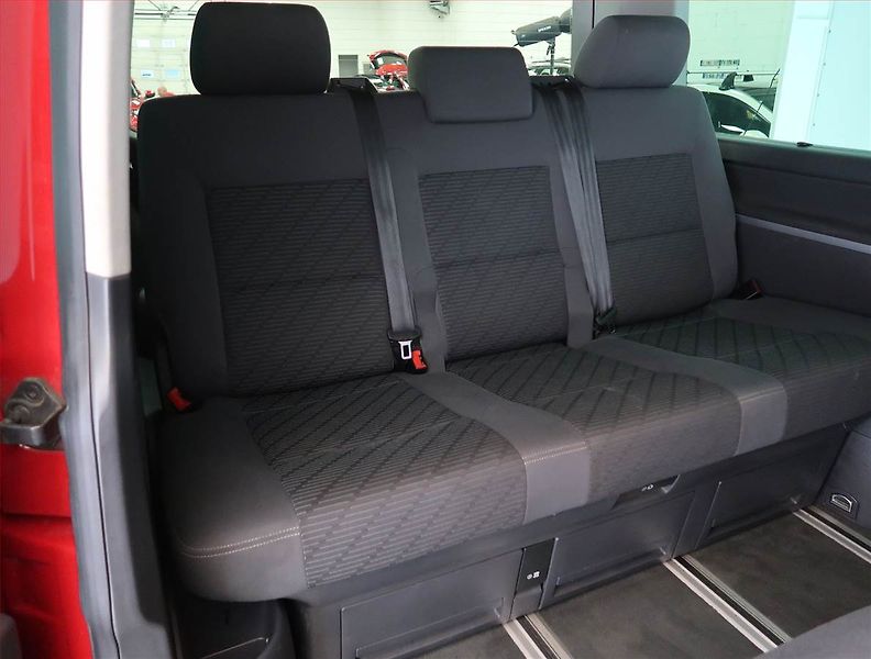 Volkswagen Multivan (2013) Comfortline 2.0 TDI 4Motion - fotka 15 z 24