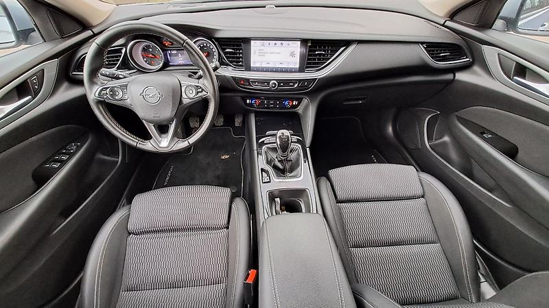 Opel Insignia 1.6 ST EcoTEC BusinessNAVI - fotka 15 z 30
