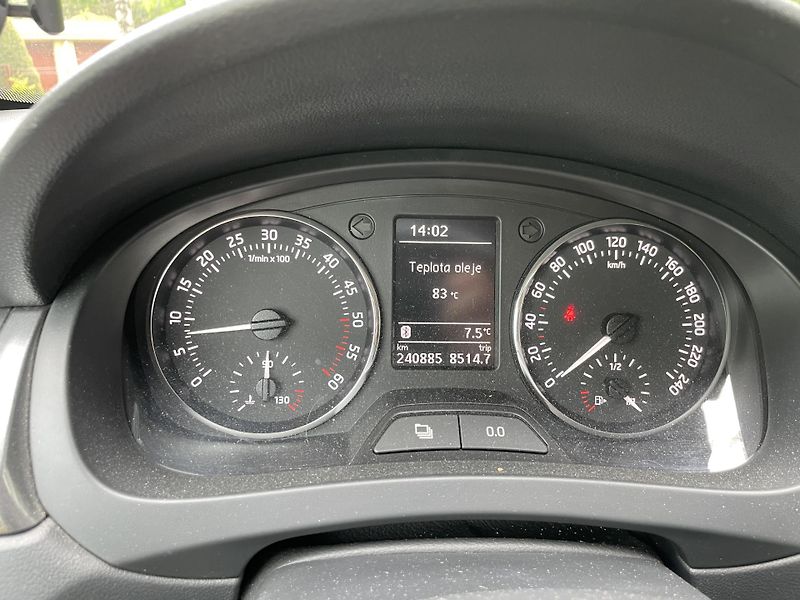 Škoda Rapid (2015) Spaceback 1.6 TDI 66kw - fotka 10 z 17