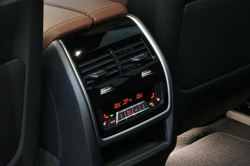 BMW X7 Xdrive40d,ČR,DPH,NZ.TOP,Tažné - fotka 24 z 45