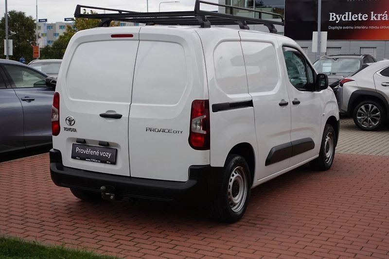 Toyota ProAce 1.5 D4-D 100 - 6 MT Active Car - fotka 4 z 25