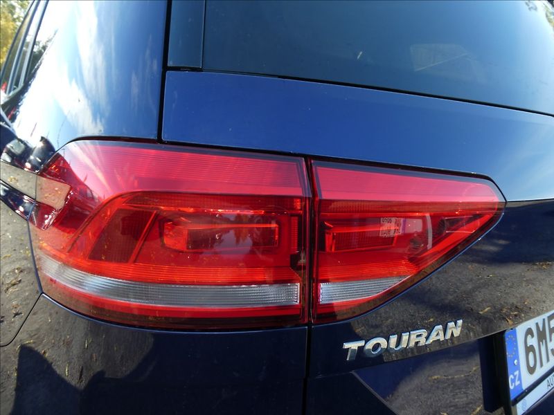Volkswagen Touran 2,0 TDi 110kW HIGHLINE, 7.míst - fotka 11 z 44