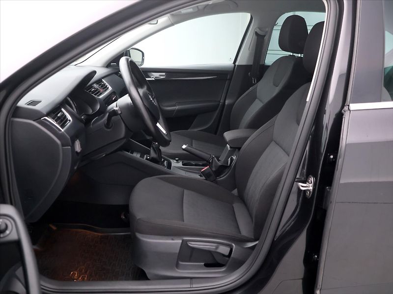 Škoda Octavia 2,0 TDi 110kW Style Aut.klima - fotka 10 z 30
