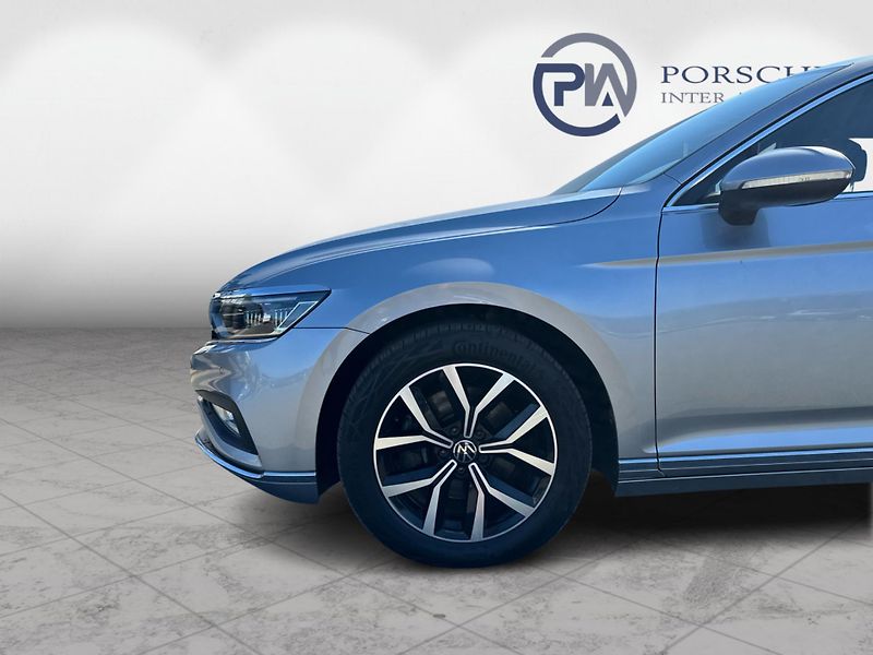 Volkswagen Passat Elegance 2.0 TDI 110 kW DSG Va - fotka 9 z 23