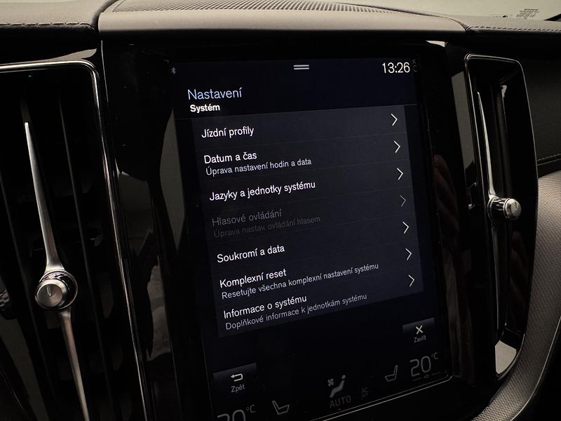 Volvo XC60 T8 AWD RECHARGE R-DESIGN AUT - fotka 46 z 51