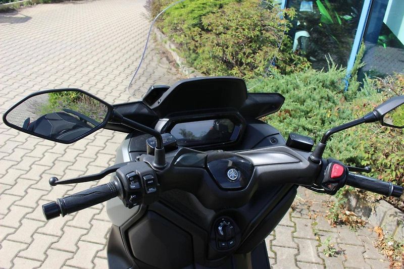 Yamaha X-Max 300 (2025) TECH CAMO 2025 Skladem - fotka 4 z 8