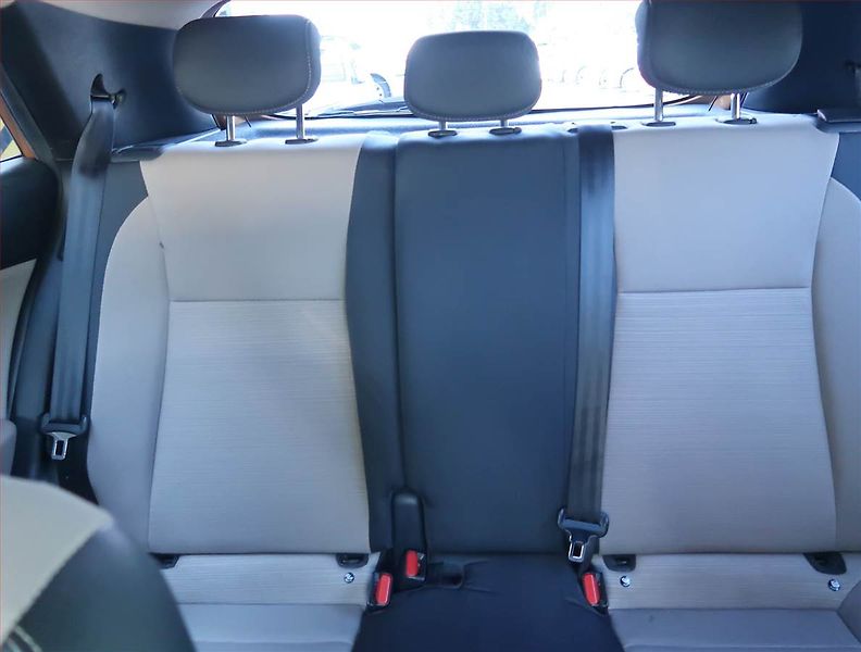 Hyundai i20 (2015) 1.2, Serv.kniha - fotka 10 z 16