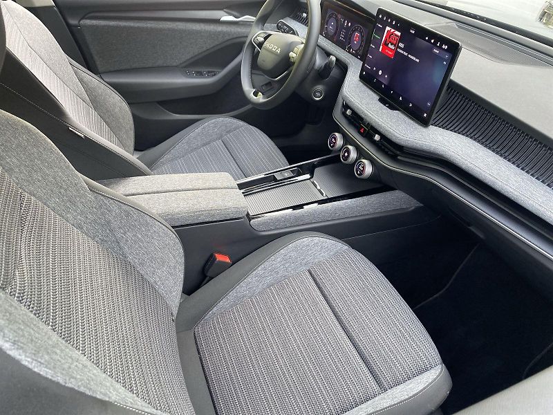 Škoda Superb (2025) 2.0 TDI DSG Selection - fotka 8 z 37