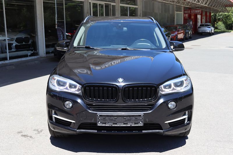 BMW X5 XDRIVE 30D F15 190kW - fotka 2 z 50
