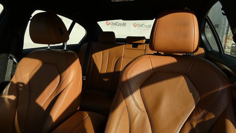 BMW Řada 5 M 550i xDrive - fotka 7 z 25