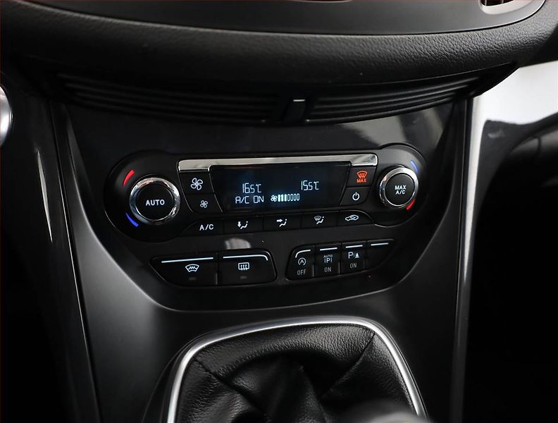 Ford Kuga (2013) 1.6 EcoBoost, Xenony, Tempomat - fotka 10 z 15