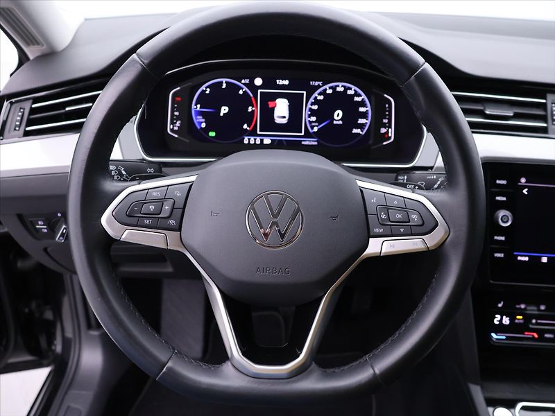 Volkswagen Passat 2,0 TDI 147kW DSG Matrix DPH - fotka 17 z 35