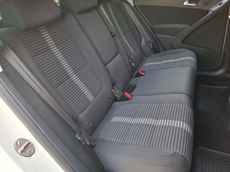 Volkswagen Tiguan (2009) 2.0TDI 103kW DSG 4MOTION -ČR - fotka 21 z 35