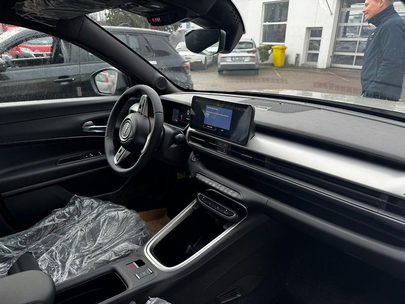 Jeep Avenger 4xe Upland 1.2 Turbo e-Hybrid - fotka 8 z 12